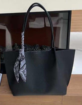 حقيبة يد نسائية متوسطة الحجم باللون الاسود مع شريط ستان ملون - KSA